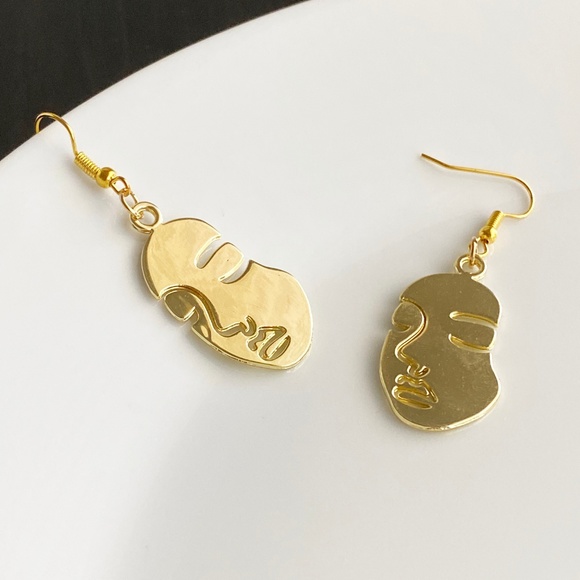 NEW Human Face Earrings in Gold color - Picture 2 of 6